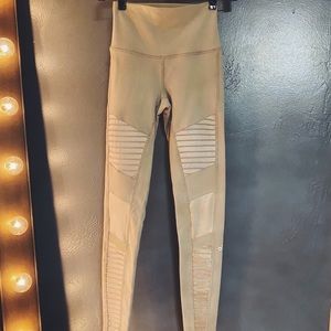 Alo yoga nude motto legging size xxs NWT